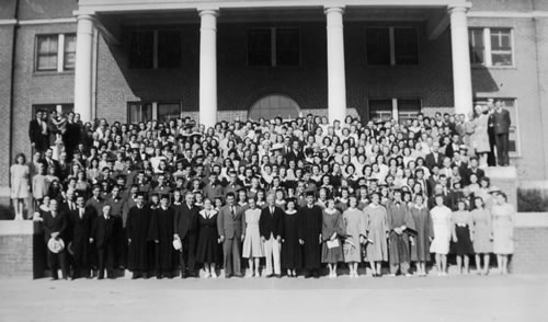 1940 graduates and student body
